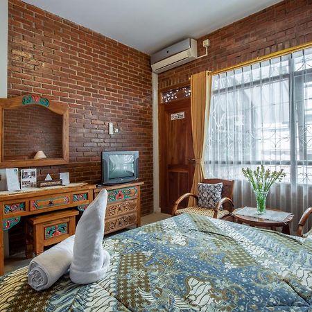 Sekararum Butik Syariah Guesthouse Bandung Exterior photo