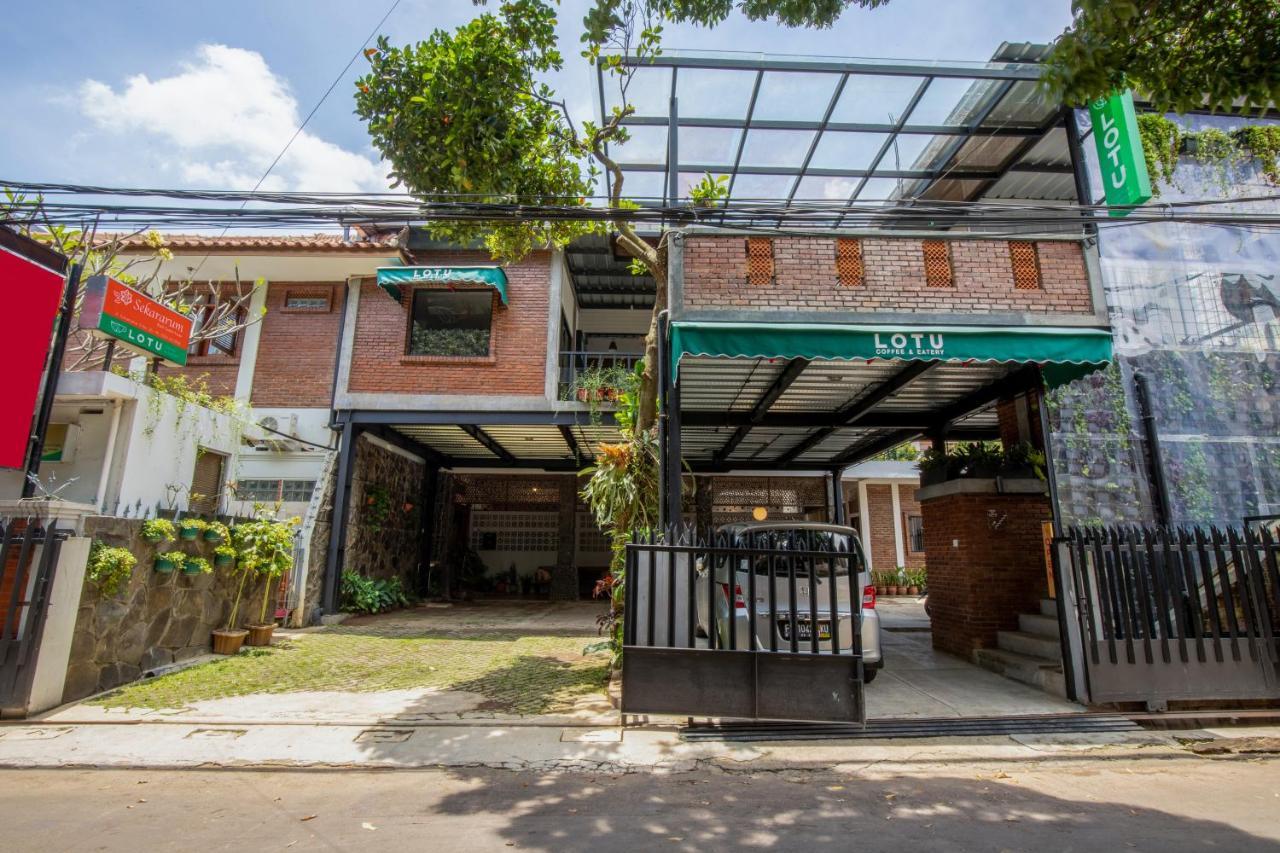 Sekararum Butik Syariah Guesthouse Bandung Exterior photo