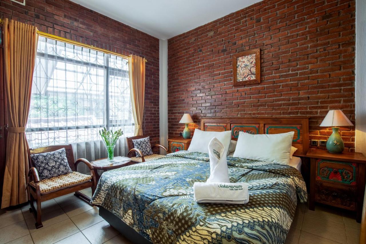 Sekararum Butik Syariah Guesthouse Bandung Exterior photo