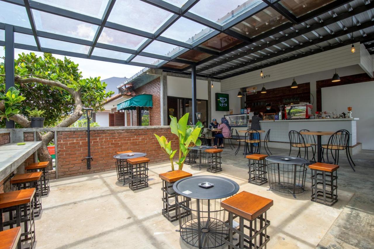 Sekararum Butik Syariah Guesthouse Bandung Exterior photo