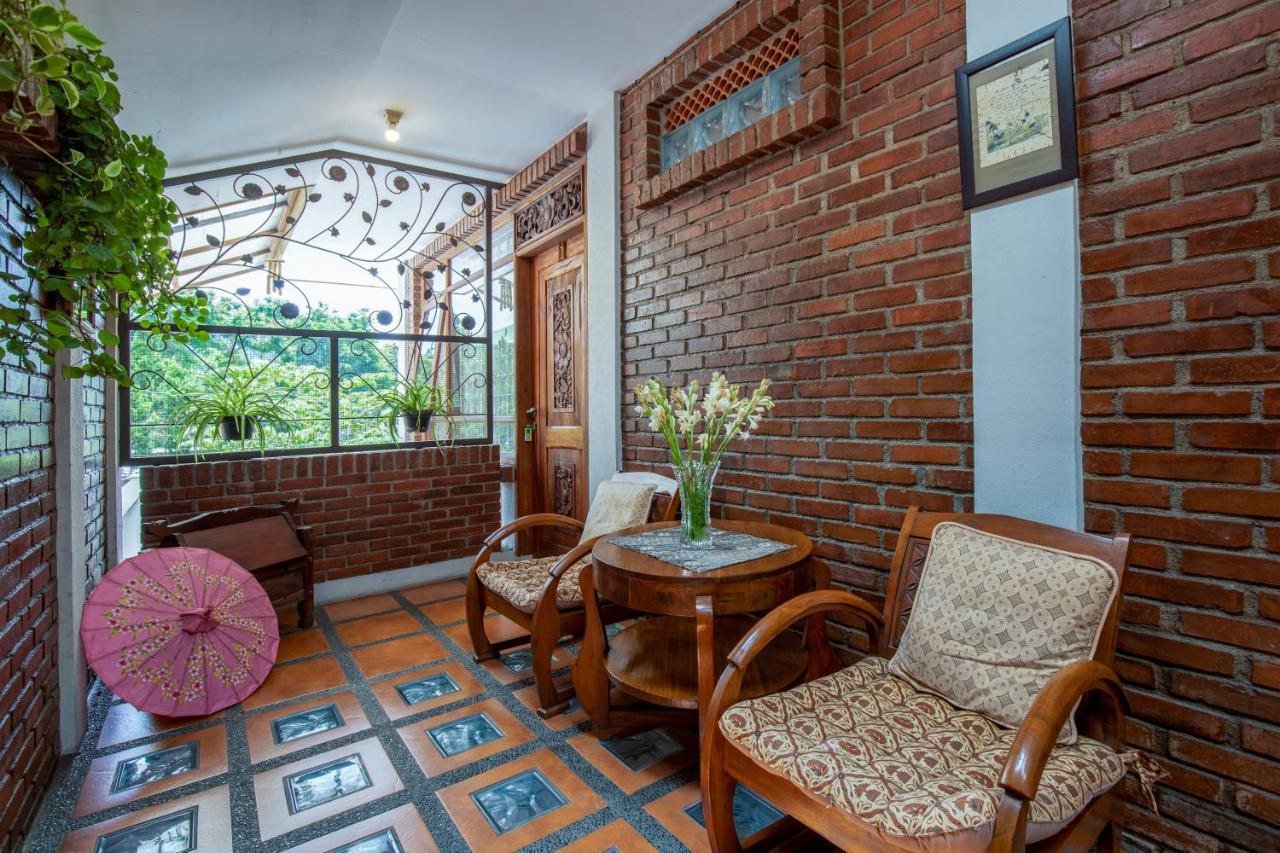 Sekararum Butik Syariah Guesthouse Bandung Exterior photo