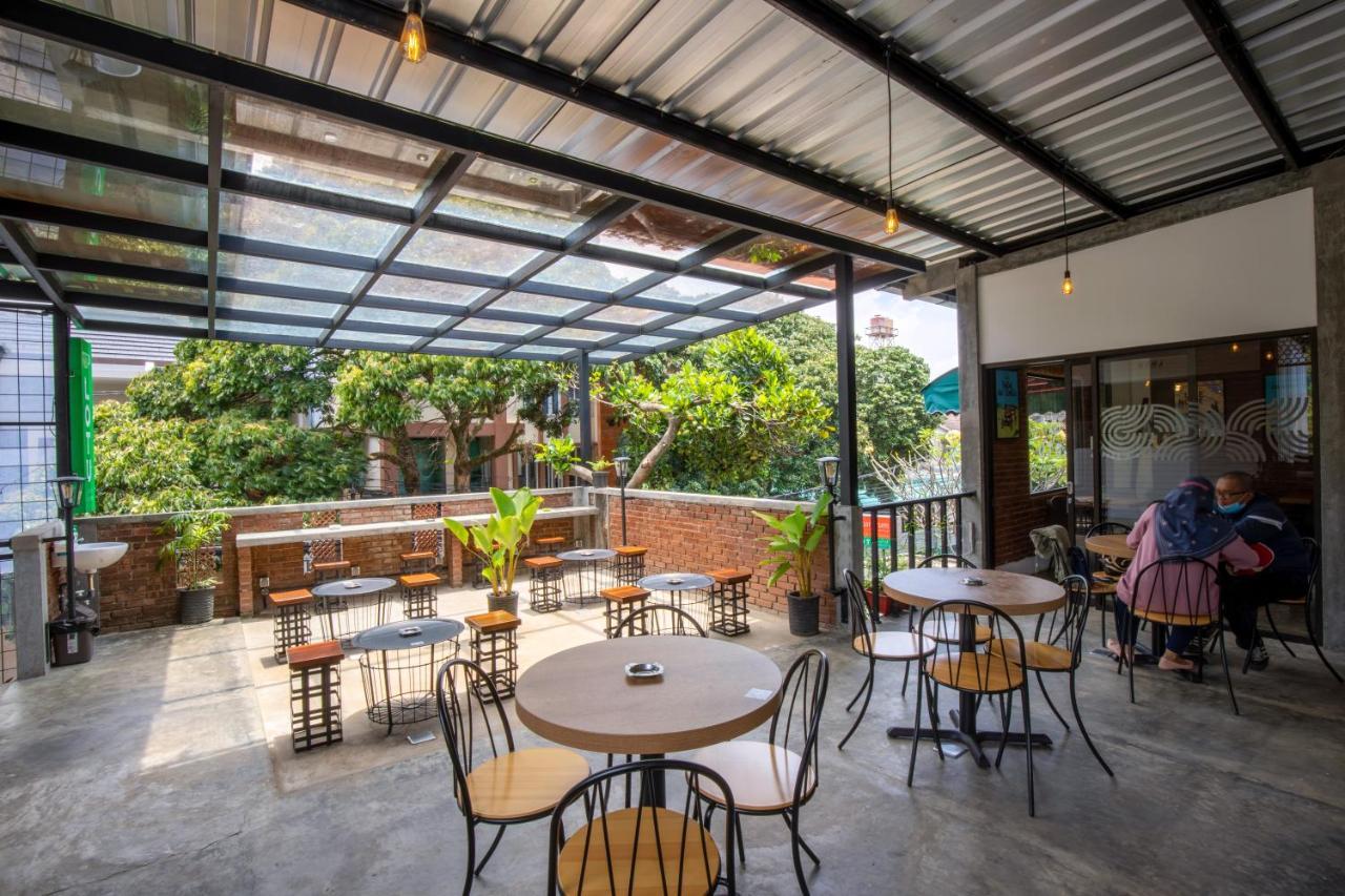Sekararum Butik Syariah Guesthouse Bandung Exterior photo