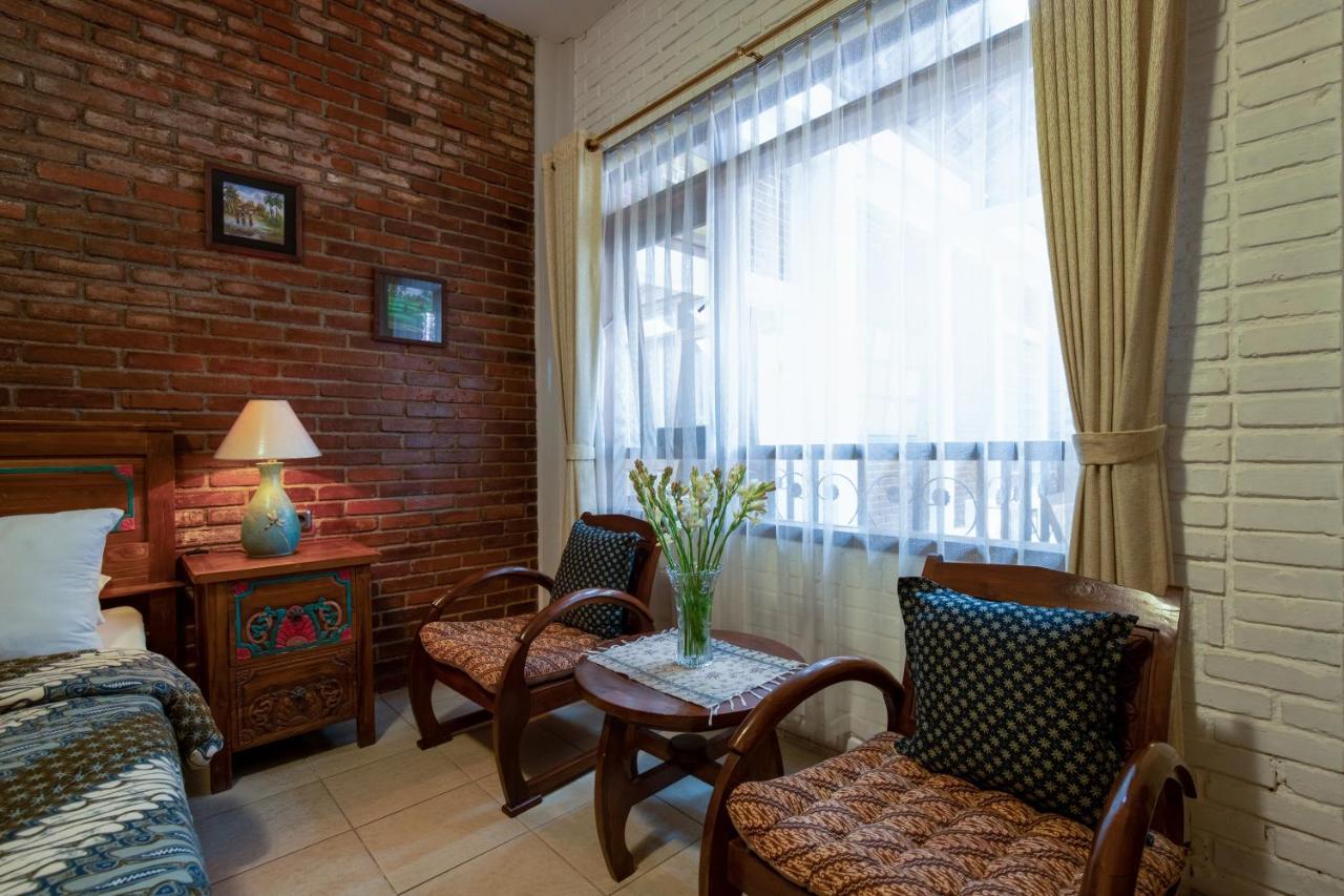Sekararum Butik Syariah Guesthouse Bandung Exterior photo