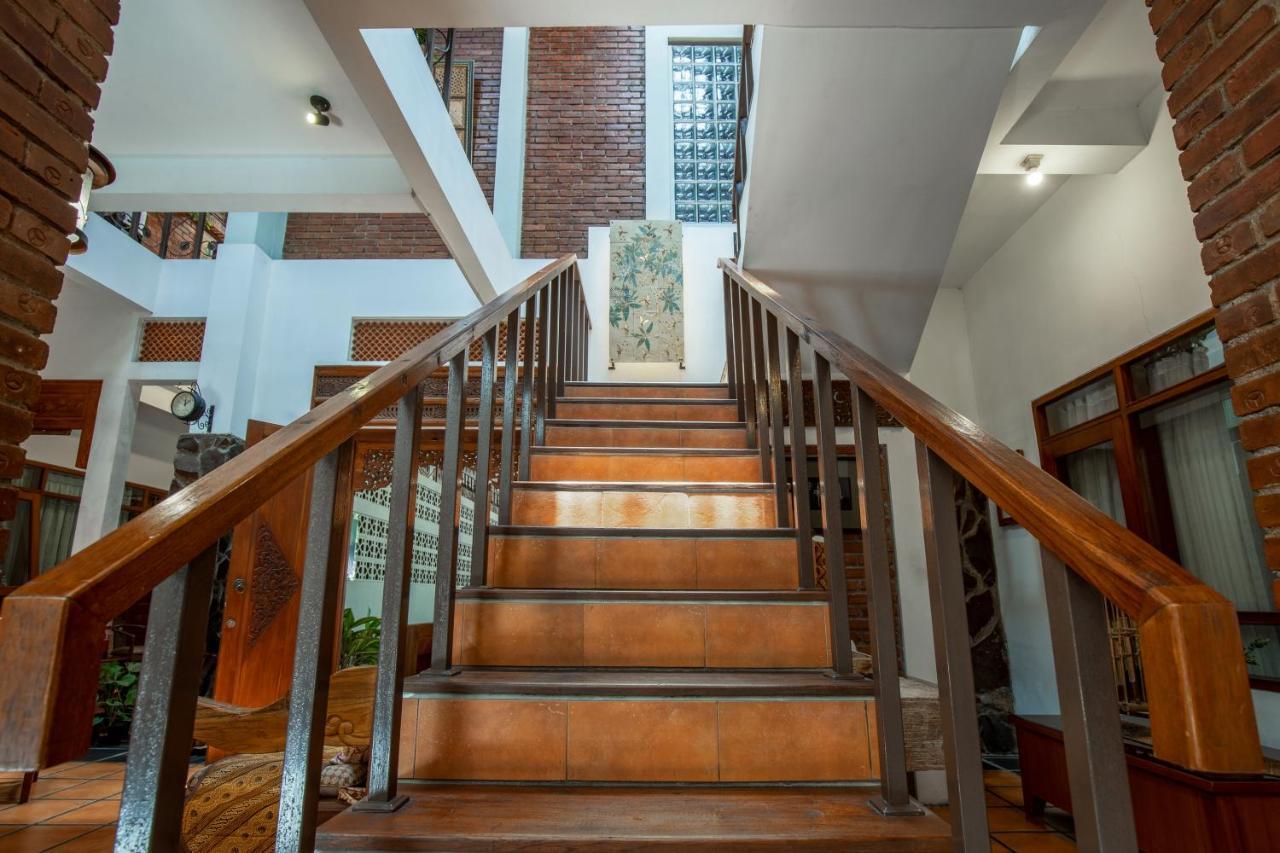 Sekararum Butik Syariah Guesthouse Bandung Exterior photo