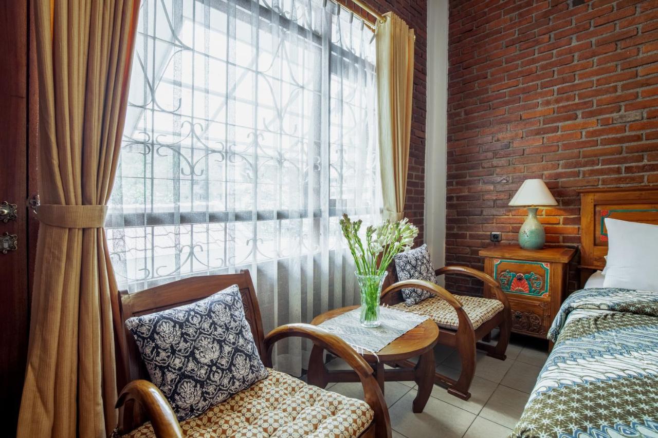 Sekararum Butik Syariah Guesthouse Bandung Exterior photo