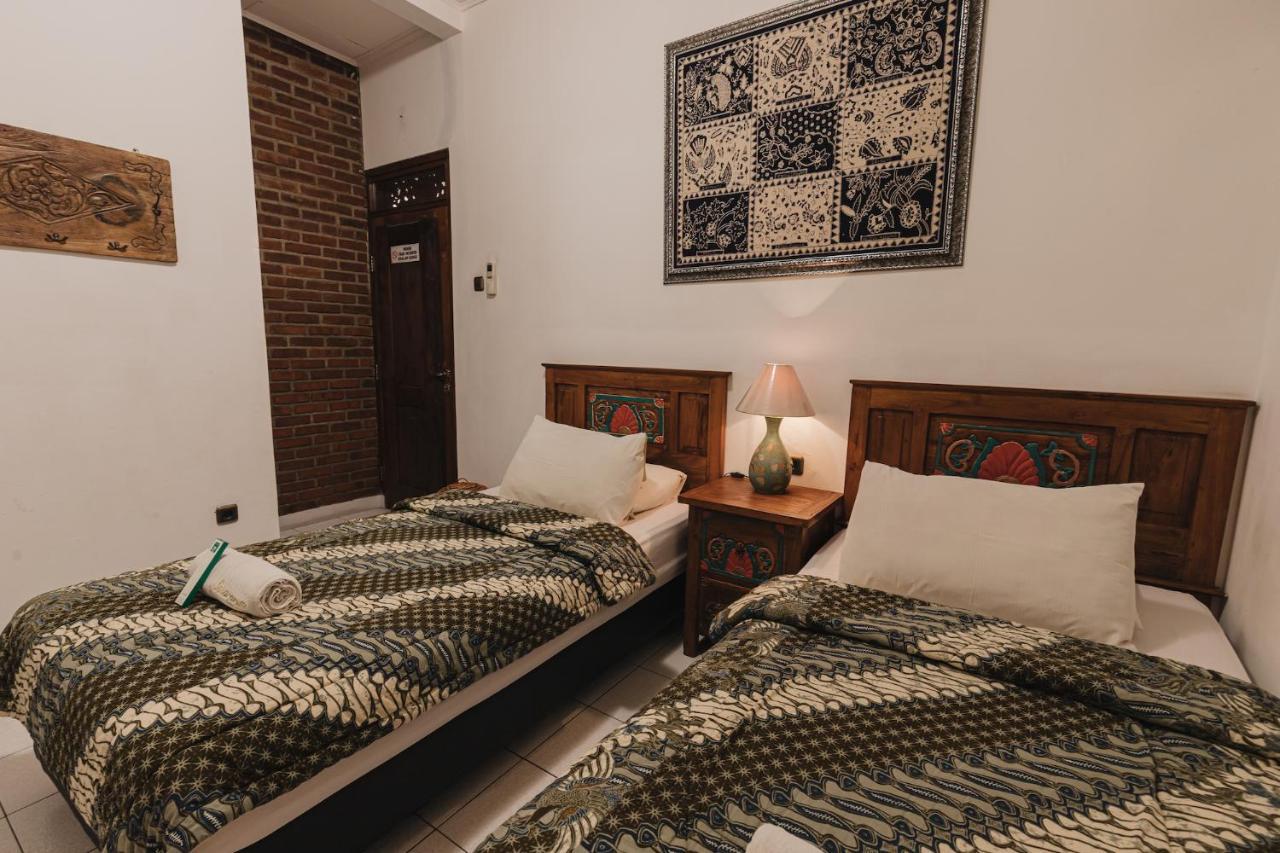 Sekararum Butik Syariah Guesthouse Bandung Exterior photo