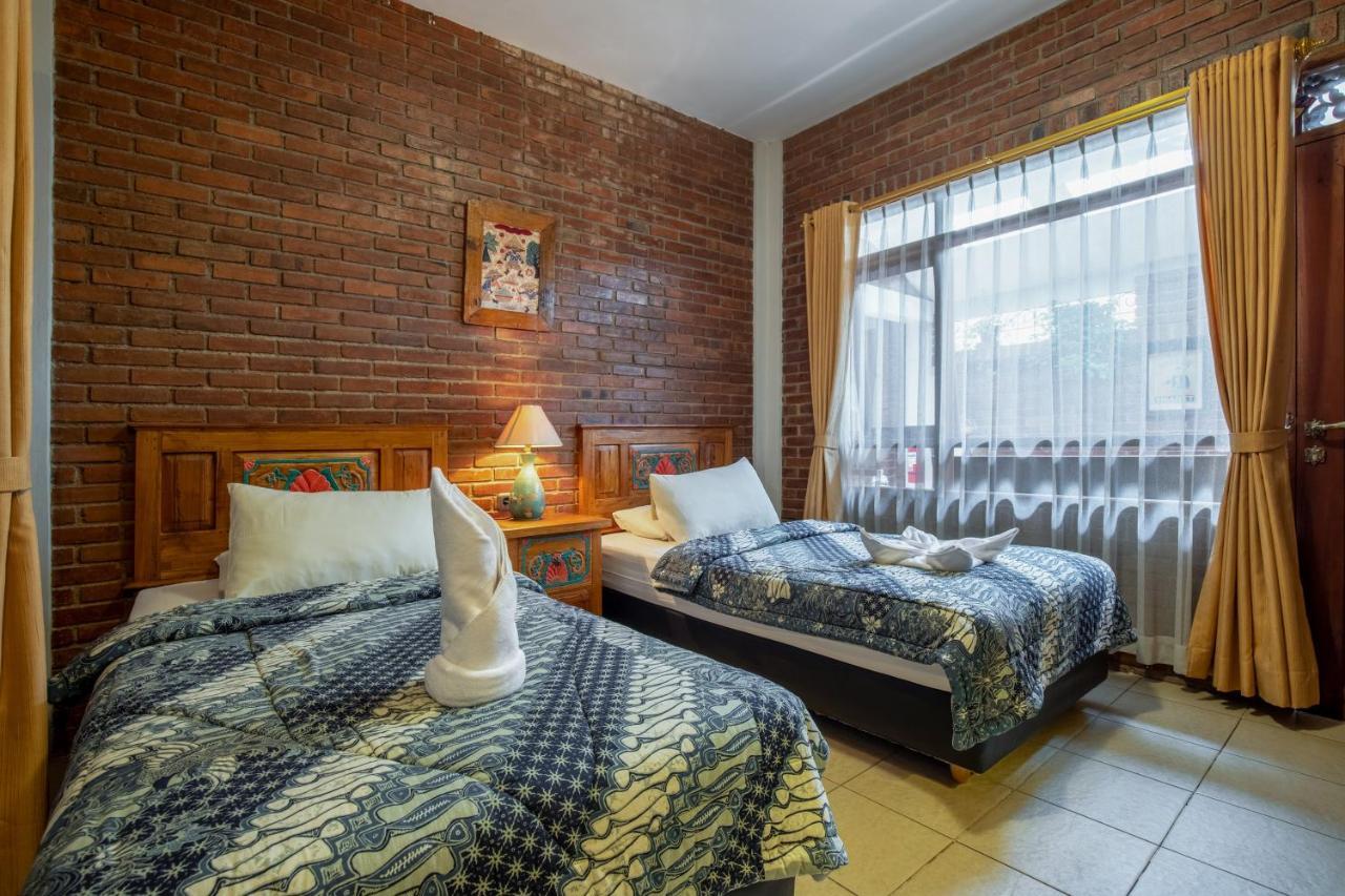 Sekararum Butik Syariah Guesthouse Bandung Exterior photo